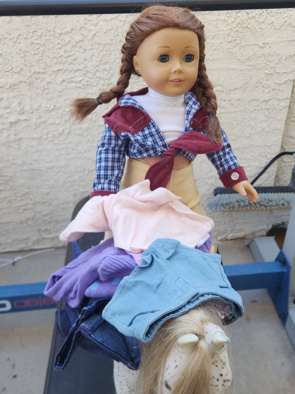 - AMERICAN GIRL DOLL And SAIGE HORSE~BRIDLE~SADDLE - Picture 2 of 10